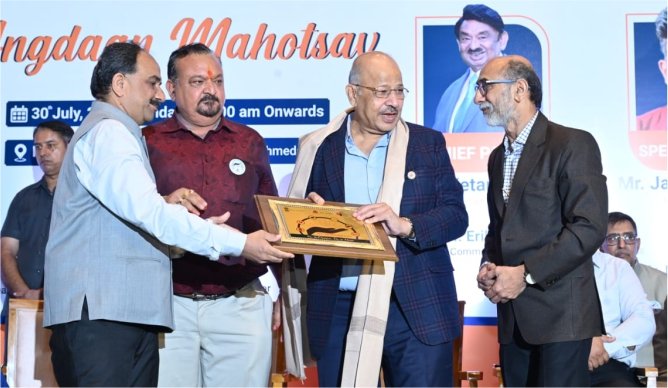 Felicitation ceremony honoring donor families for their courageous decisions.